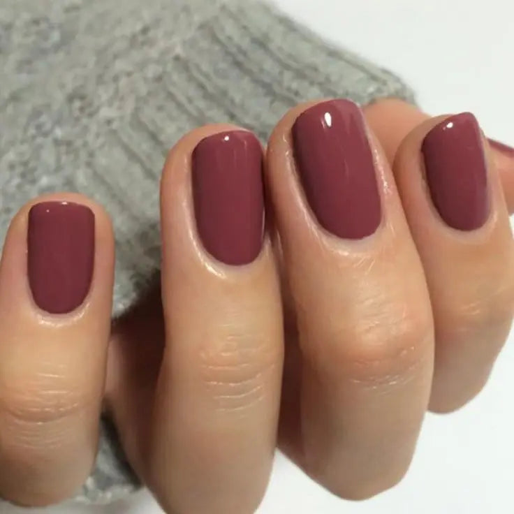 Autumn Mauve gellak van Unique Nails, een warme mauve tint die elegantie en rust uitstraalt. Perfect voor een herfstige manicure met een tijdloze, verfijnde uitstraling
